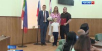 Лучшие семьи Абакана чествовали в администрации города - Вести Хакасия