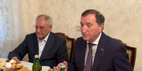 Заур Аскендеров поздравил семью Асхабовых с Днем семьи, любви и верности - Народное Собрание
