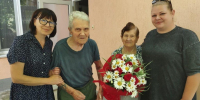 Соцработники Крыма поздравили с Днем семьи, любви и верности пары, прожившие в браке 50 и более лет - Минтруд Республики Крым