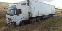 Два человека погибли над трассе под Волгоградом после столкновения с грузовиком - Газета Волгоградская правда