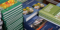 Москва подарила Каховскому округу учебники и книги для детей - Донецк Медиа