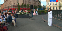 На Исаакиевской площади прошёл поэтический вечер "Стихоцветение" - ГТРК Санкт-Петербург