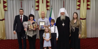 Дмитрий Демешин вручил 18 хабаровским семьям медали «За любовь и верность» - Gubernia.Com
