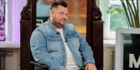 Сергей Жуков заявил, что артисты 90-х объявили бойкот фразе "руки вверх" - M24.Ru