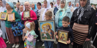 Праздник Дня семьи, любви и верности отметили крестным ходом   - Администрация