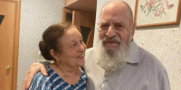 Владимир Сбитнев поздравил семью ветерана ВОВ с Днем семьи, любви и верности - Городская Дума