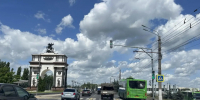 В Курске, в соответствии с заключенным муниципальным контрактом, специалисты ООО «Дорожный контроль» осуществят установку 12 новых светофоров и модернизируют 23 существующих объекта. - Город Курск