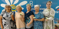 Тепло рук и символ верности: в Доме культуры прошел мастер-класс «Ромашка» - Заларинский район