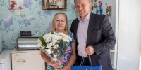 Жительница Дудинки, на юные годы которой выпали тяготы Великой Отечественной войны,  принимала поздравления в день своего рождения. - Таймырский Долгано-Ненецкий район