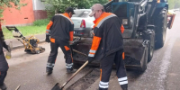Сотрудники предприятия «Автобытдор» продолжают ямочный ремонт дорог и дворовых территорий - Администрация г. Королёв