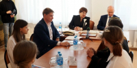 Ольга Хохлова и Владимир Киселев наградили победителей конкурса «Внуки о войне» - 6tv.Ru