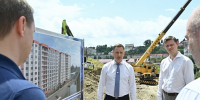 Глава Сочи Андрей Прошунин оценил ход строительства многоквартирного дома для переселенцев из аварийного фонда - Администрация г. Сочи