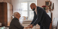Евгений Маслов поздравил курянку Надежду Есину со 101-летием - Городские Известия