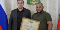 Глава Хасавюрта вручил благодарственное письмо представителю Ассоциации ветеранов СВО - Дагестанская правда