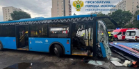 Прокуратура взяла под контроль установление причин ДТП с автобусом в центре Москвы - M24.Ru