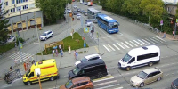 В Челябинске автомобиль не вписался в поворот и перевернулся на крышу - Агентство новостей Доступ