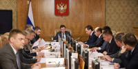 Александр Новак (в центре). Фото: сайт правительства РФ - Мой район