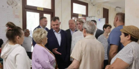 Юрий Слюсарь встретился с эвакуированными жителями Таганрога в ПВР - Газета Таганрогская правда