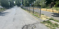 Сквозь ямы — к знаниям: убитые дороги Таганрога испытывают нервы родителей абитуриентов - Bloknot-Taganrog.Ru