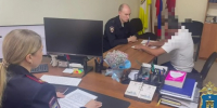 В Ставрополе выдворили иностранца в футболке ВСУ после визита за госуслугами - Телеканал СвоёТВ