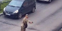 Во Владивостоке мужчина в военной форме угрожал горожанке расстрелять её "булки" - Baikal24.Ru