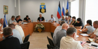 Регион-шеф Москва продолжает менять окна в пострадавших от обстрелов домах Донецка - Донецк Медиа