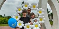 8 июля в честь доброго и душевного праздника — Дня семьи, любви и верности — сотрудники МБУДО‑СЮТ провели уличную акцию «Ромашки нежный лепесток».. - Администрация г. Клинцы