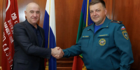 Рашид Темрезов встретился с Александром Голоколенко, завершившим службу в должности начальника Главного управления МЧС по КЧР - Газета День республики