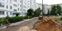 Работы по благоустройству двора ведутся на улице Западной в Пскове - Комсомольская правда