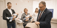 Более семисот кузбасских семей воспользовались услугами бесплатного проката вещей для новорожденных - ТК Кузбасс Первый