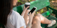 Болезнь смартфона добралась до новосибирцев: врачи бьют тревогу из-за боли в кистях - Сиб.фм
