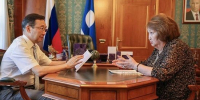 Айсен Николаевым встретился с народным поэтом Якутии Натальей Харлампьевой - ИА SakhaTime