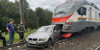 Электричка снесла легковушку на "Красных воротах" в Туле - ТК Первый Тульский