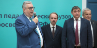 Ректор МПГУ Алексей Лубков вручил дипломы с отличием выпускникам Университета 2026 года - МПГУ