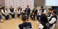 Встреча министра с молодыми врачами - победителями номинации «Молодая гвардия» конкурса «Врач года – Ак чәчәкләр» - Минздрав РТ
