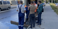 В Курске на улице Ольшанского очищают канализационную сеть от песка - РИА Курск