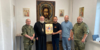 В воинскую часть передали икону Святой Троицы для домовой часовни - Выборгская Епархия