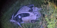 Ночью на трассе в Красноярку опрокинулось авто, водитель погиб - Om1.Ru