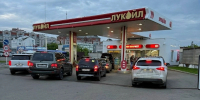 Чем помогают водителям полицейские на заправках в Кирове - Город Киров