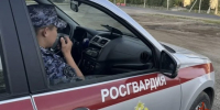 В Горно-Алтайске сотрудники Росгвардии оказали помощь гражданину, потерявшему сознание на улице - Росгвардия