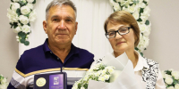 Медаль «За любовь и верность» вручили семье Воинковых в День семьи, любви и верности. - Красноармейский район