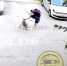 Видео с издевательствами мужчины над маленьким ребенком в Казани проверяет МВД - TatPressa.Ru