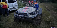 Спасатели пришли на помощь людям на заваленной деревьями дороге к озеру Лубенское - ЛенТВ24