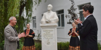 В Тарусе открыли памятник Святославу Рихтеру - NgRegion.Ru