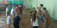 В МБДОУ — детском саду № 17 «Светлячок» в подготовительной А группе (воспитатель — Шестеро Елена Александровна) прошло тематическое мероприятие «Фестиваль русских народных игр».. - Администрация г. Клинцы