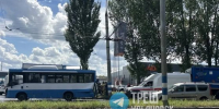 На проспекте Созидателей столкнулись грузовик и автобус. Пострадал мужчина - Ulpravda.Ru