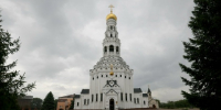 На Прохоровском поле возложили цветы к Звоннице, а также к памятникам трём великим полководцам — Дмитрию Донскому, Михаилу Кутузову и Георгию Жукову. - Краснояружский район