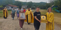 В День семьи, любви и верности ковчег с честной главой святителя Иннокентия посетил Самарку (+ Фото) - Арсеньевская епархия