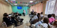 Школьникам предложили разрешить посещать уроки в джинсах и футболках - Газета Городские вести