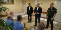 Депутат Госдумы Вячеслав Фетисов навестил наших защитников в госпитале в Подольске - ТК Кварц
